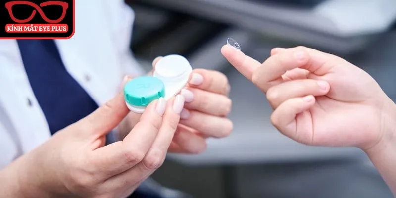 Lens mắt thời trang thay thế kính cận cho vẻ ngoài tự nhiên